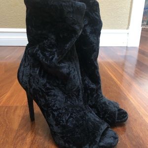 NWOT Jessica Simpson Rainer Peep Toe Booties